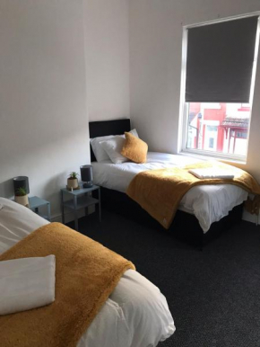 Modern 2 Bed Property Close to Alder Hey Hospital